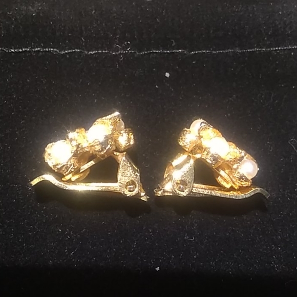 Beautiful dainty flowers earrings - Picture 2 of 2